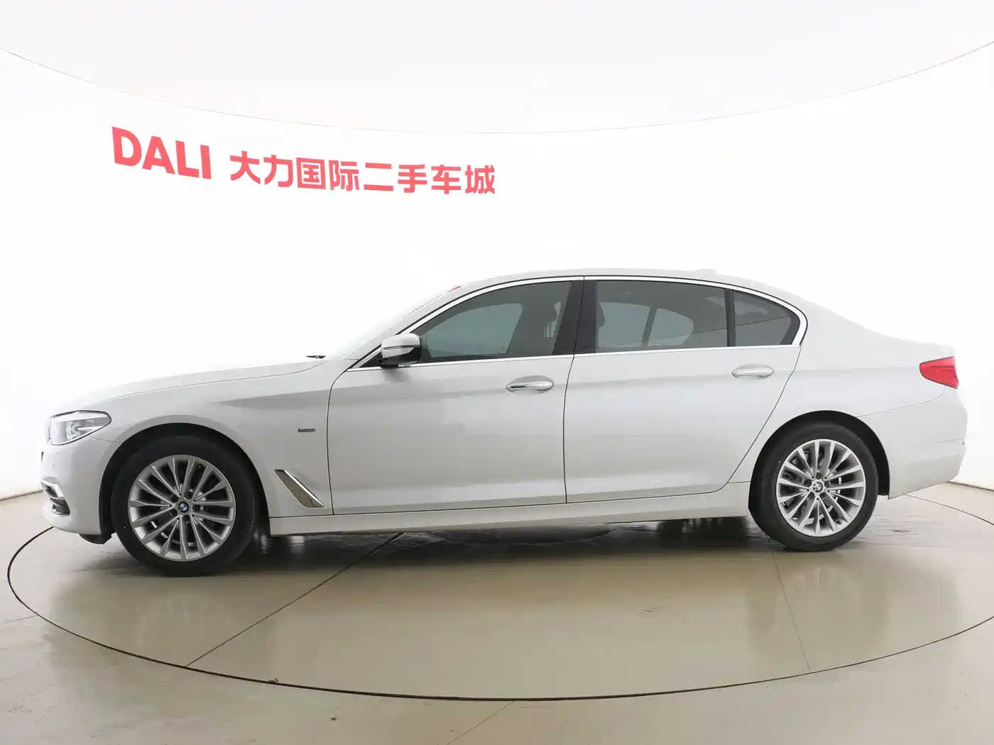 BMW 5 Series 2018 525Li Luxury Package фото 2