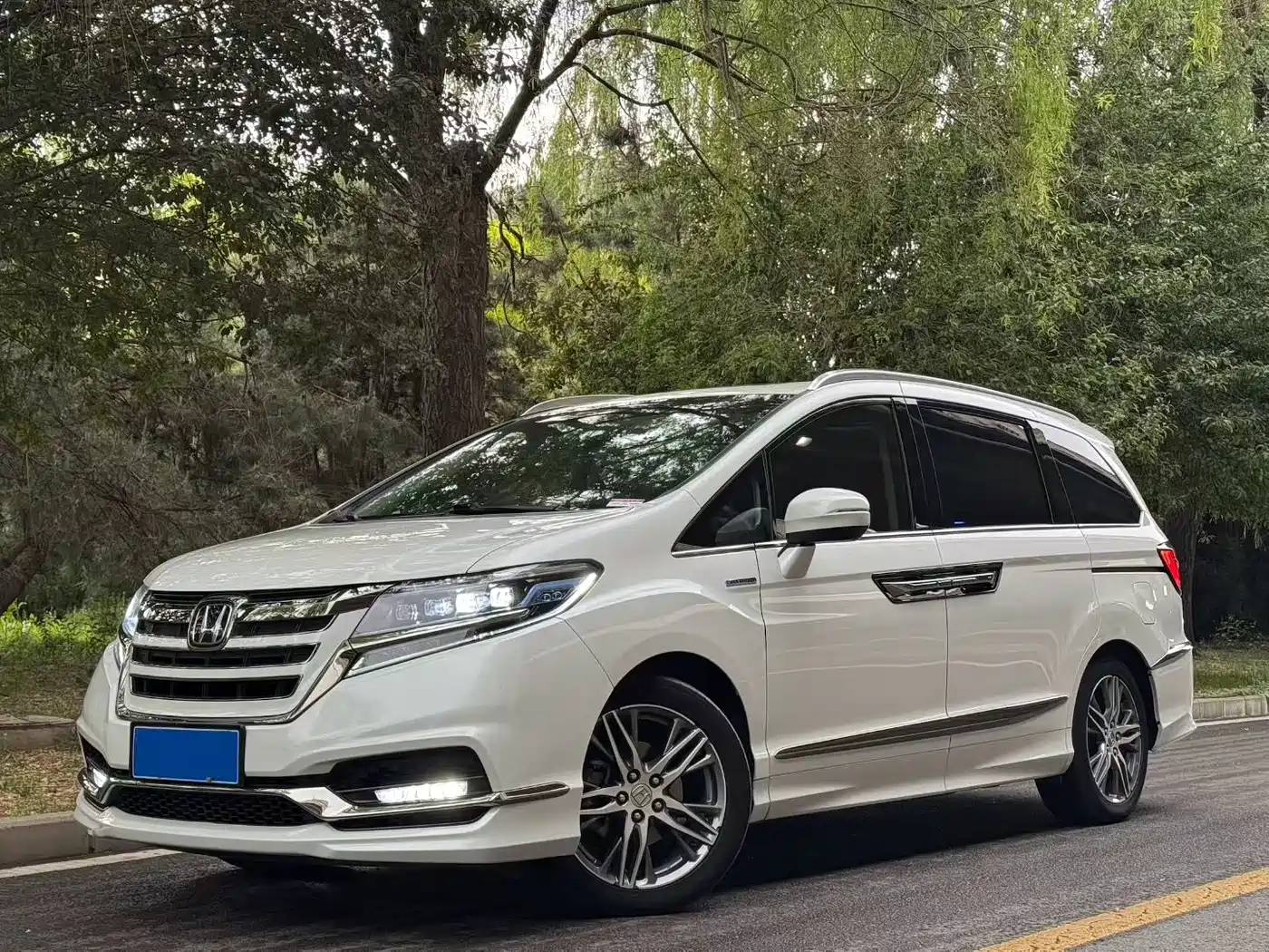 Honda Elysion 2019 2.0L Hybrid Luxury Edition