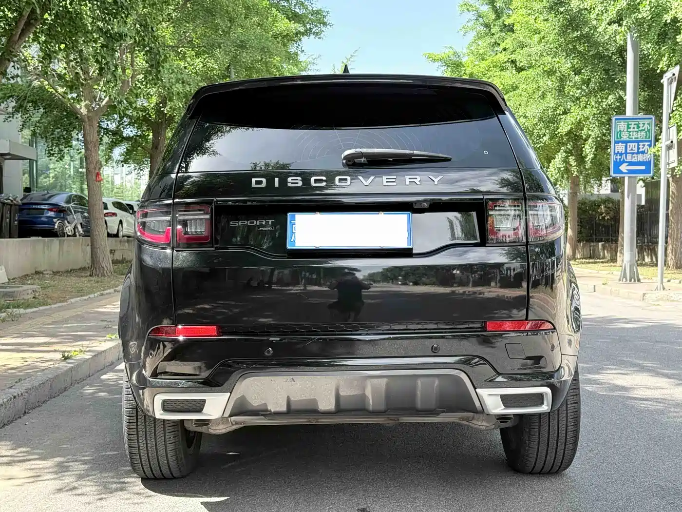 Land Rover Discovery Sport 2022 Model 249PS R-Dynamic S Performance Edition 5-Seater фото 4