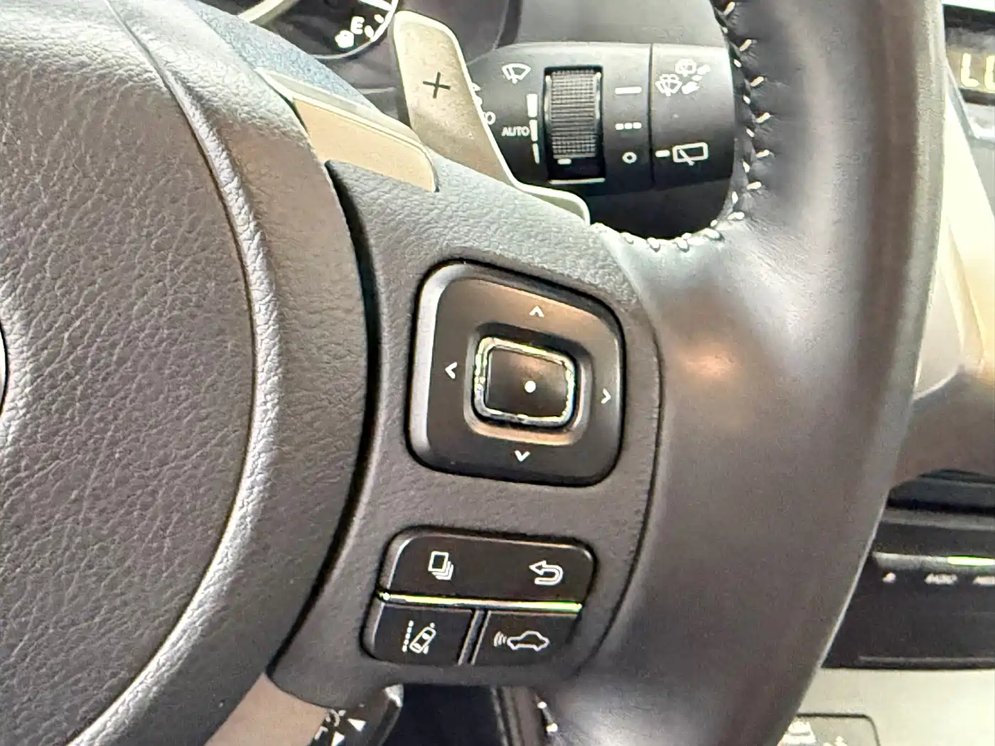 Фото 13 - Lexus NX