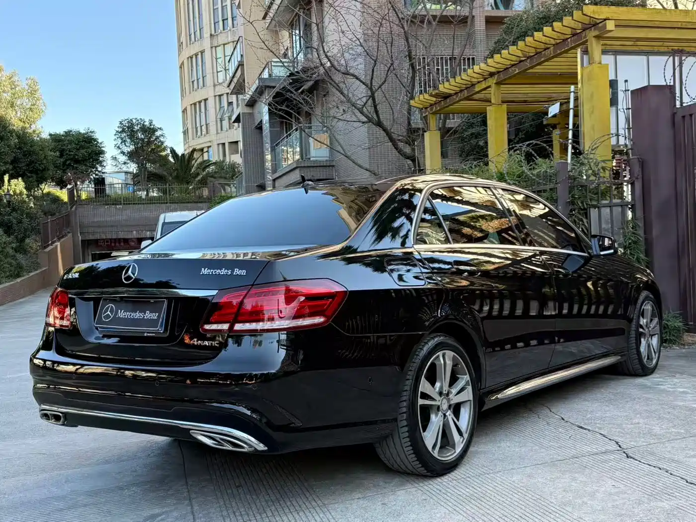 Mercedes-Benz E-Class 2015 E 320 L Luxury 4MATIC фото 4
