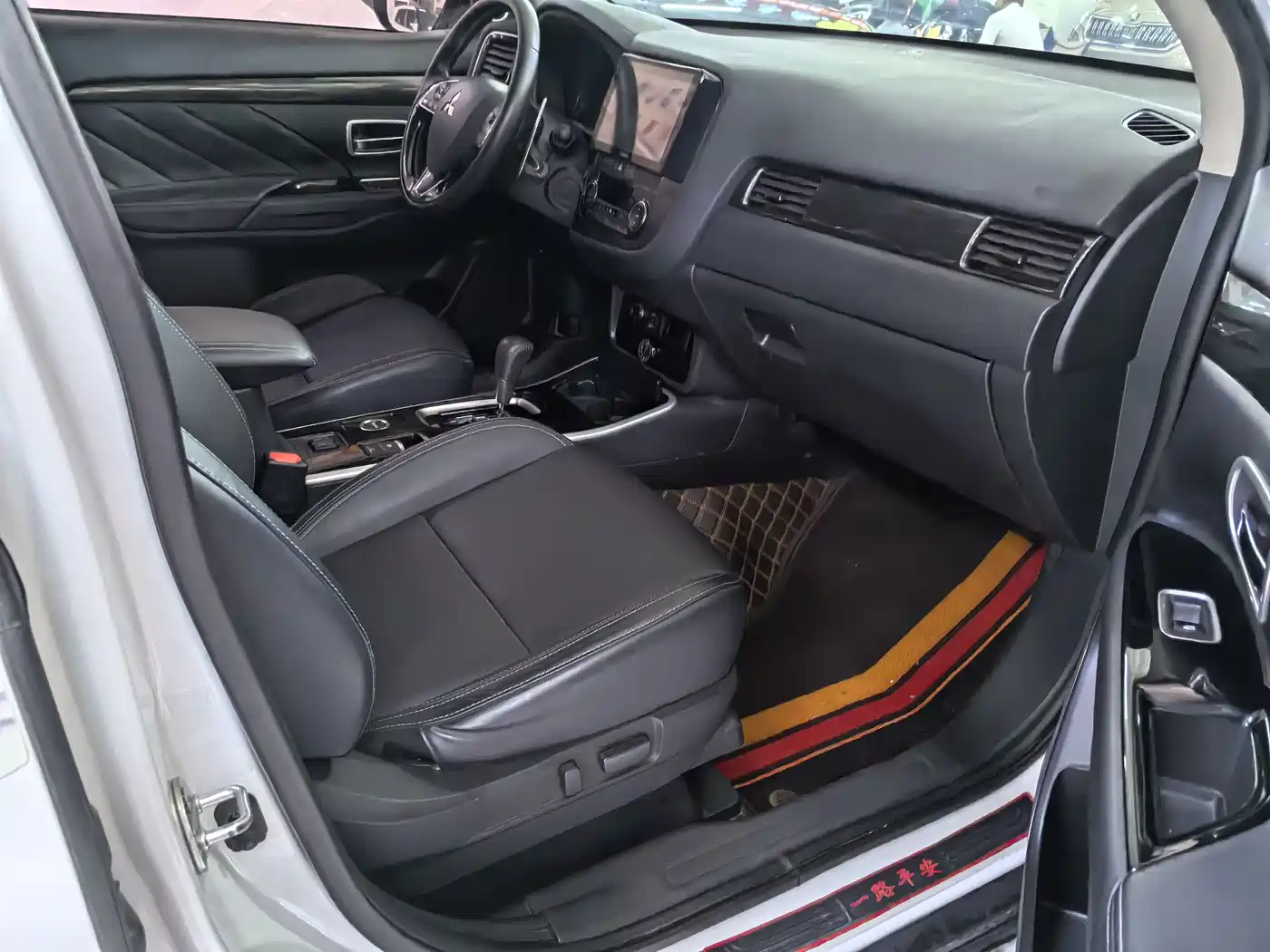 Mitsubishi Outlander 2019 2.4L 4WD Deluxe Edition 5-Seater China VI фото 11
