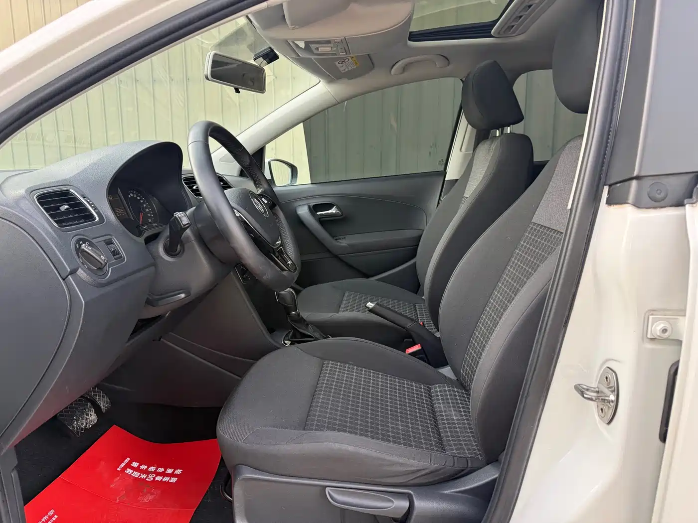 Volkswagen Polo 2016 1.6L Automatic Comfort фото 7