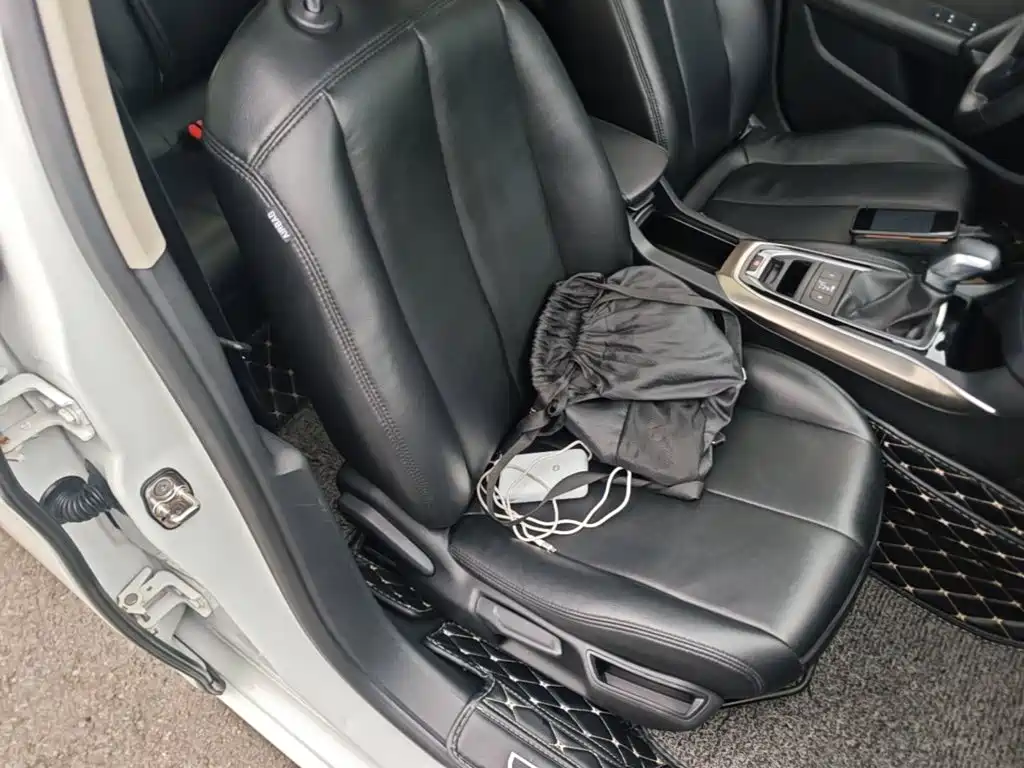 Photo 25 - Peugeot 408