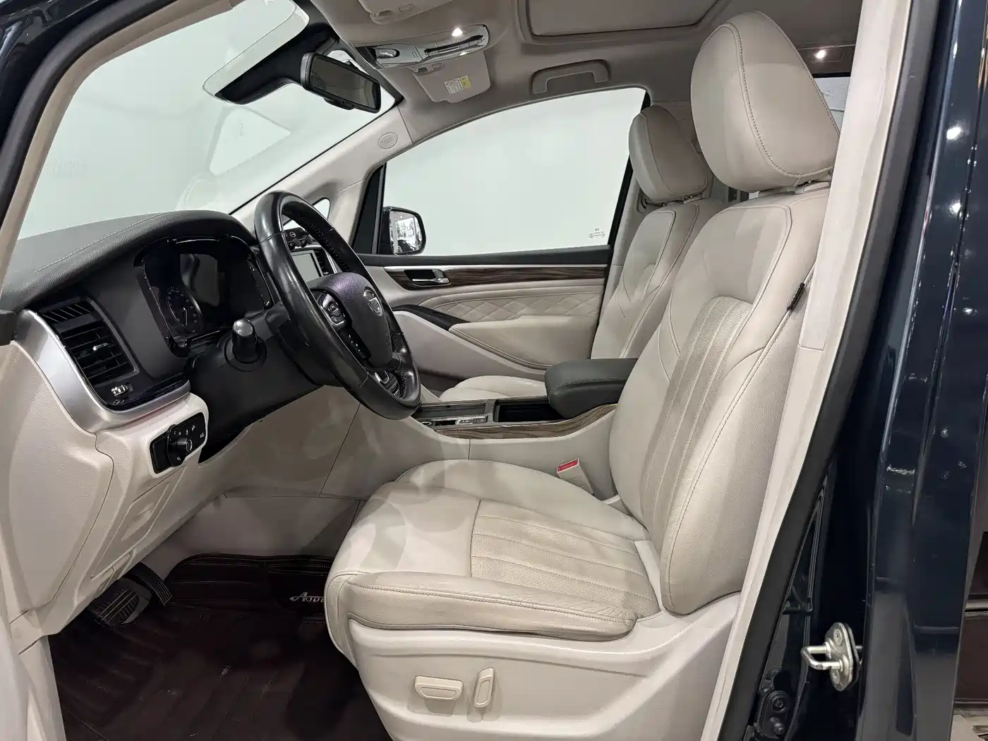 GAC Trumpchi Trumpchi M8 2018 320T Premium Edition фото 8