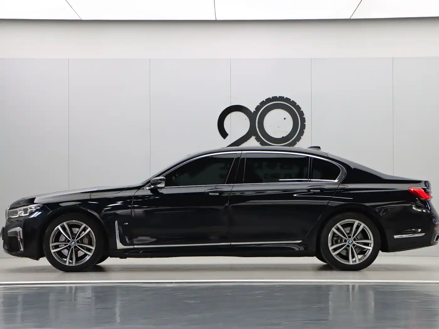 BMW 7 Series 2021 Model 730Li M Sport Package фото 7