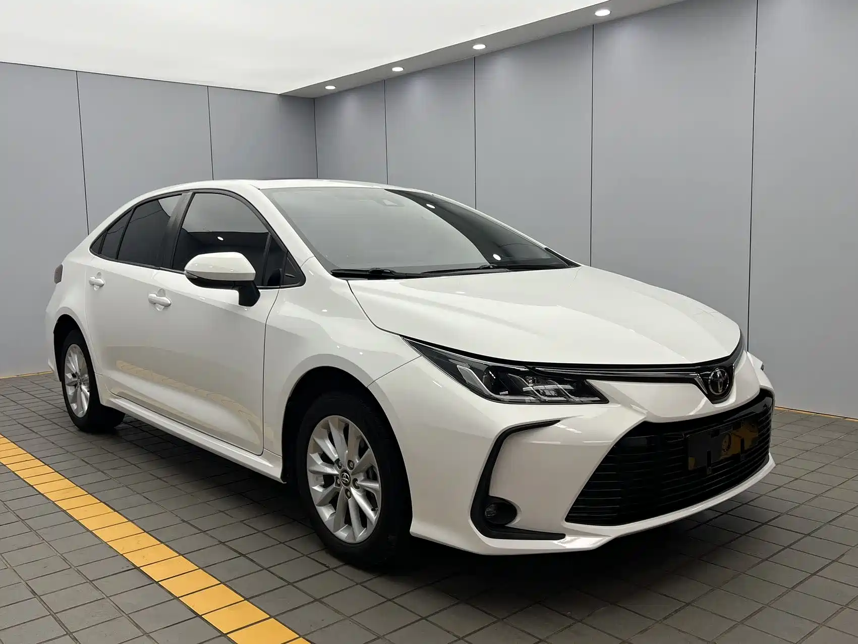 Фото 3 - Toyota Corolla