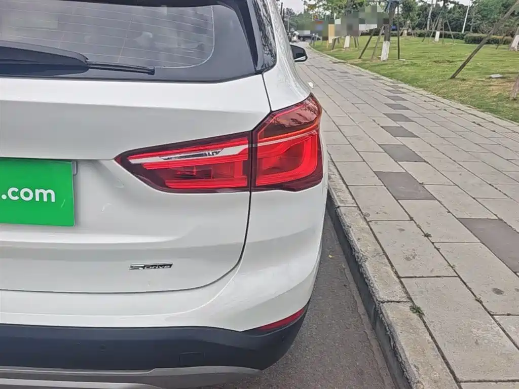 BMW X1 2019 sDrive18Li Premium Model фото 8