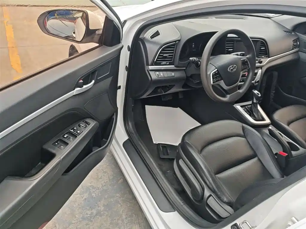 Hyundai Elantra 2016 Model 1.6L Automatic Smart Elite фото 16