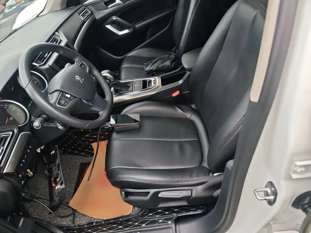 Photo 15 - Peugeot 408