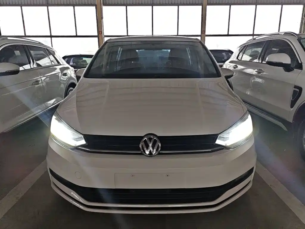 صورة 3 - Volkswagen Touran