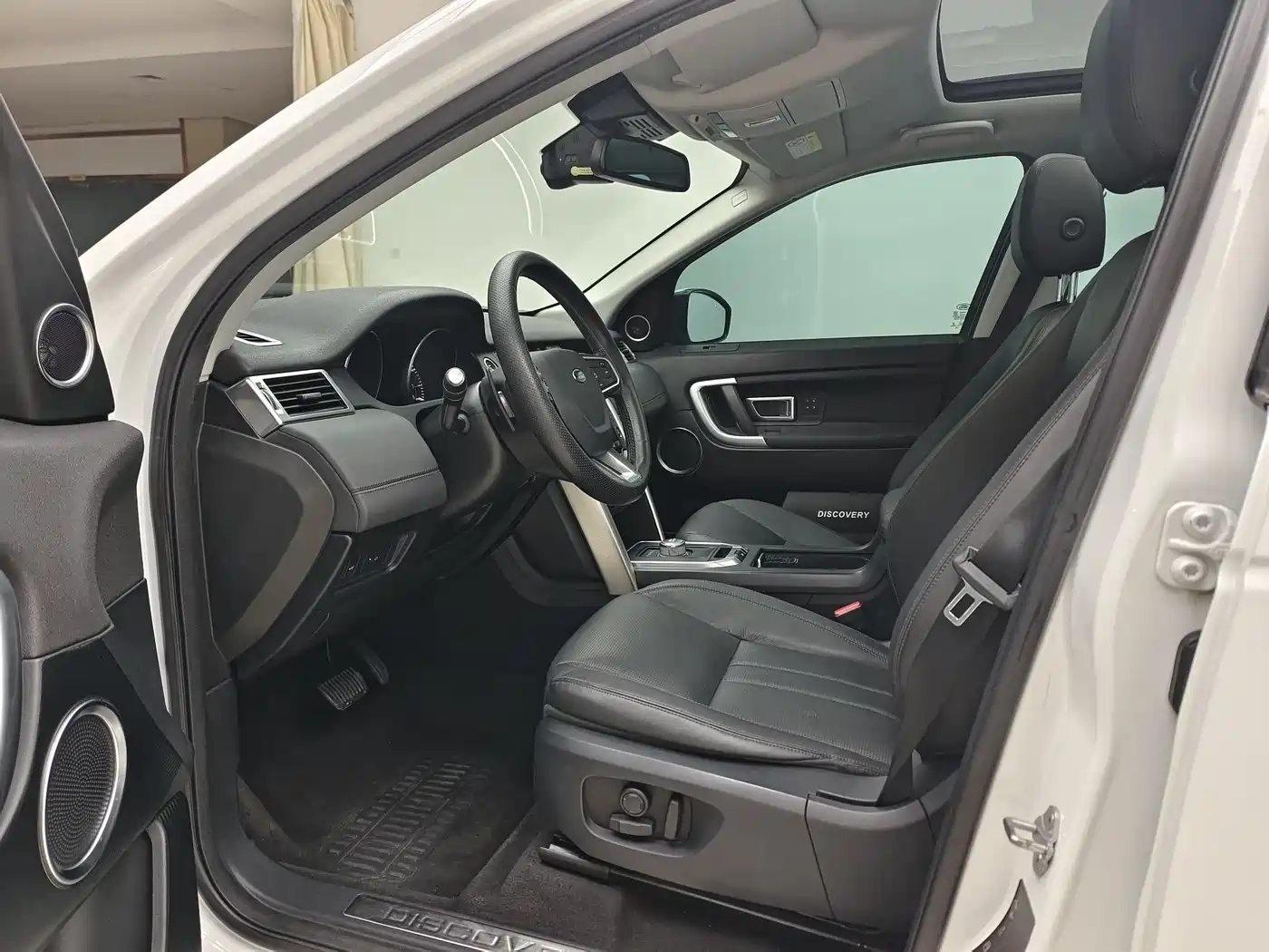 Land Rover Discovery Sport 2016 2.0T HSE фото 8