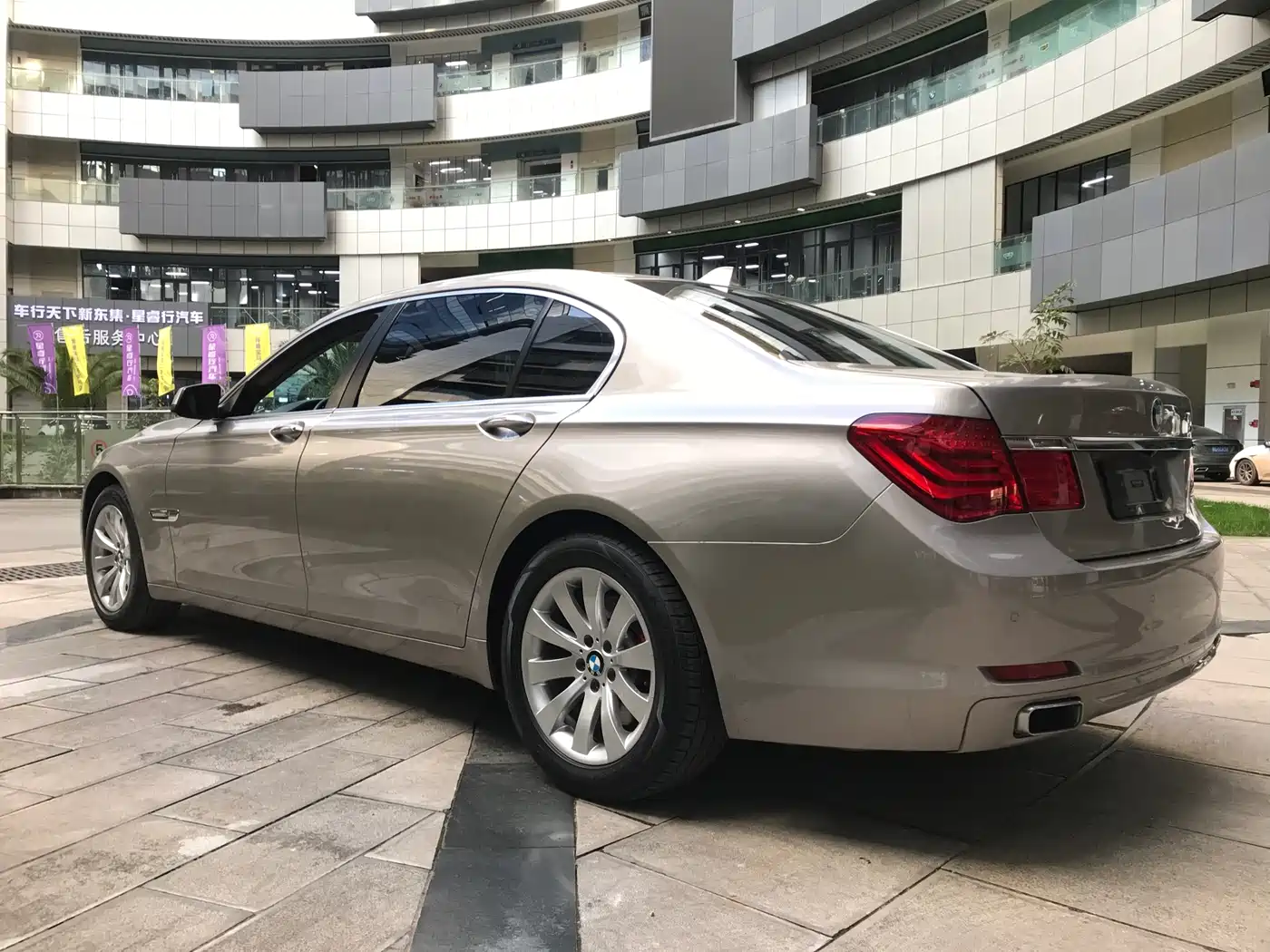 BMW 7 Series 2009 740Li Luxury фото 6
