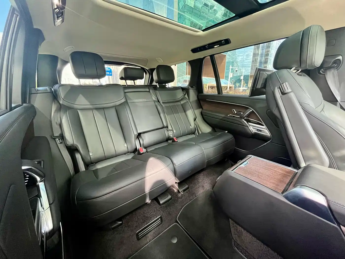 Land Rover Range Rover 2023 3.0 L6 400PS Genesis Extended Version фото 12