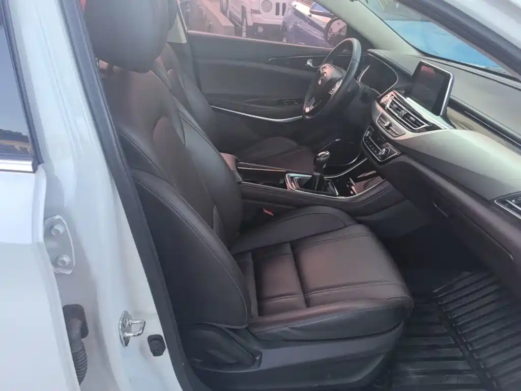 Changan Raeton CC 2019 2018 1.5T Manual Elegance Starry Sky Edition China V