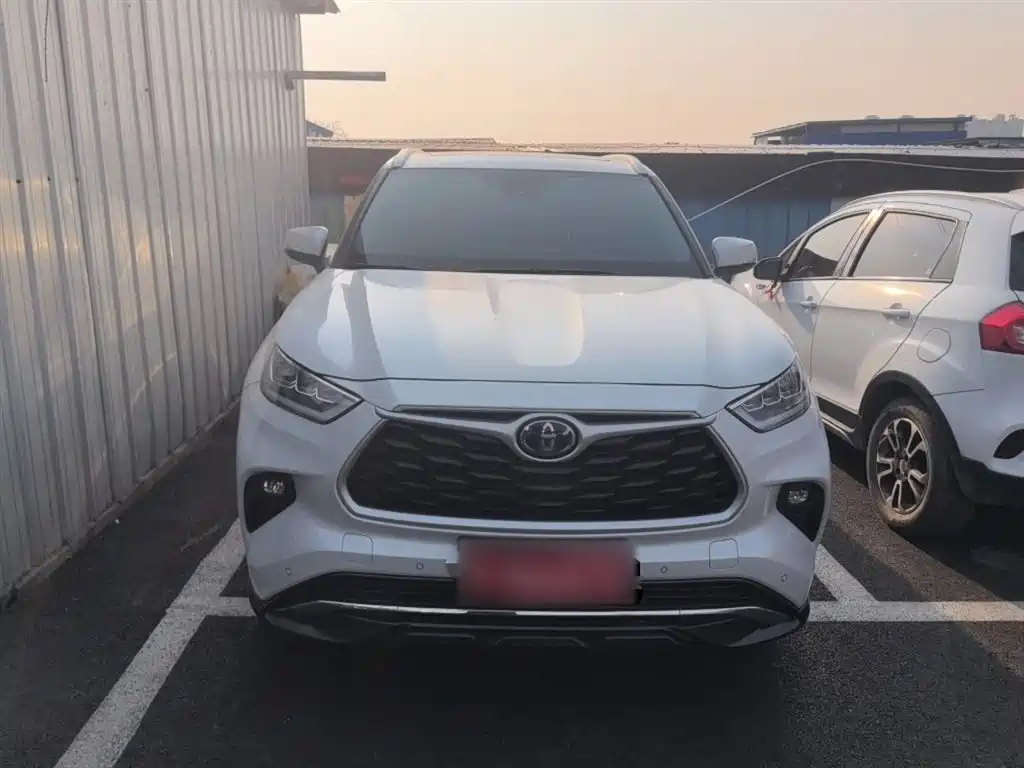 Toyota Highlander 2022 Model Dual Engine 2.5L 4WD Premium Edition 7-Seater фото 3