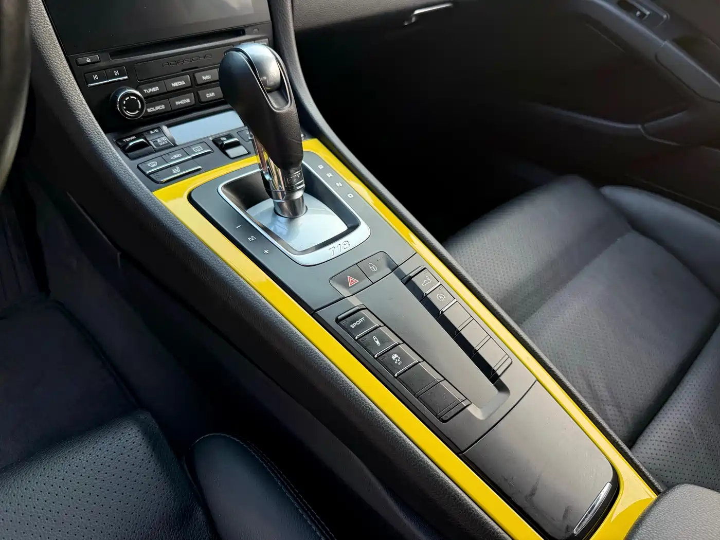 Porsche 718 2018 Cayman 2.0T фото 6