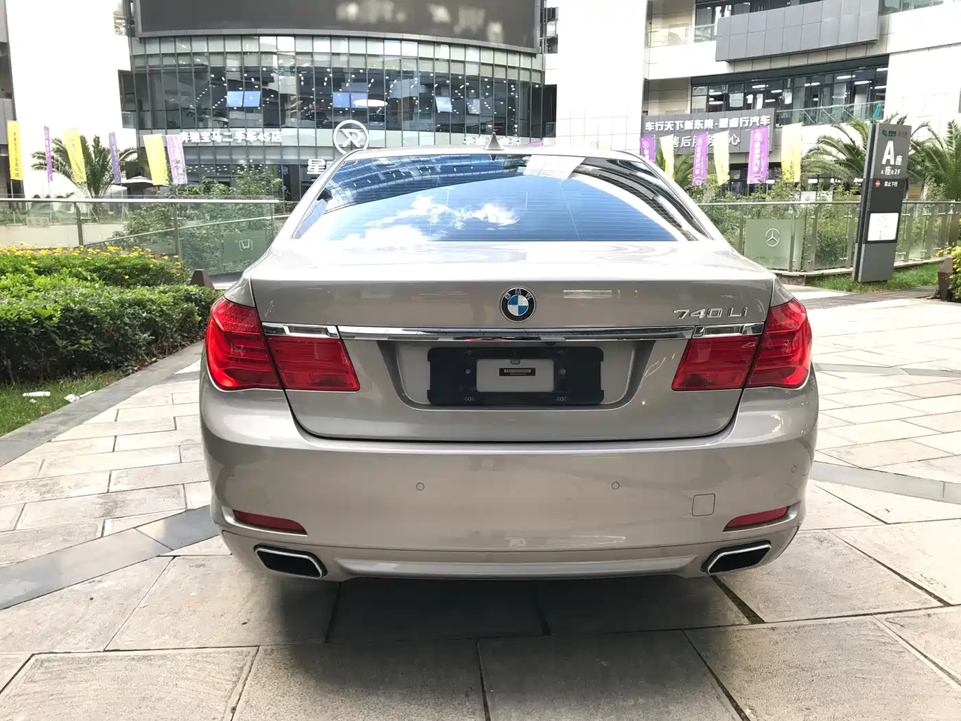 BMW 7 Series 2009 740Li Luxury фото 2