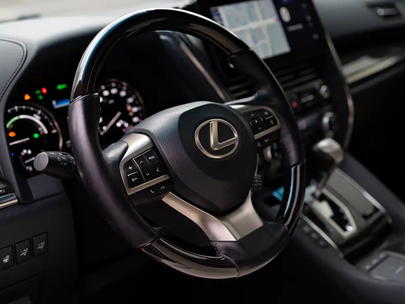 Lexus LM 2020 300h 4-Seat Imperial Edition фото 6