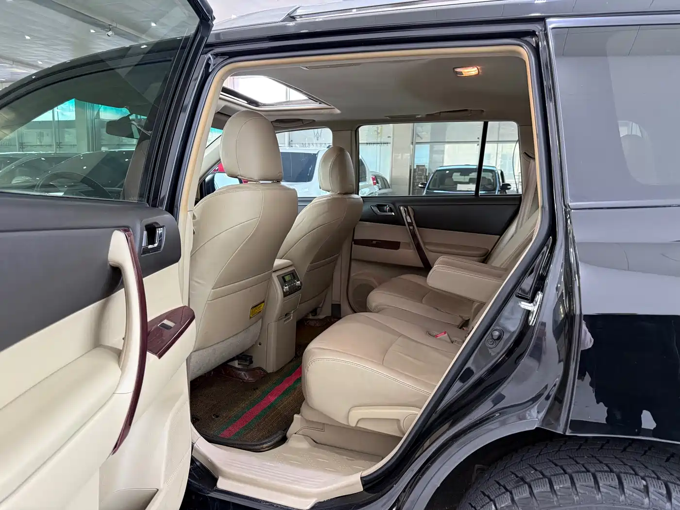 Toyota Highlander 2011 2.7L 2WD 7-seat Luxury фото 6