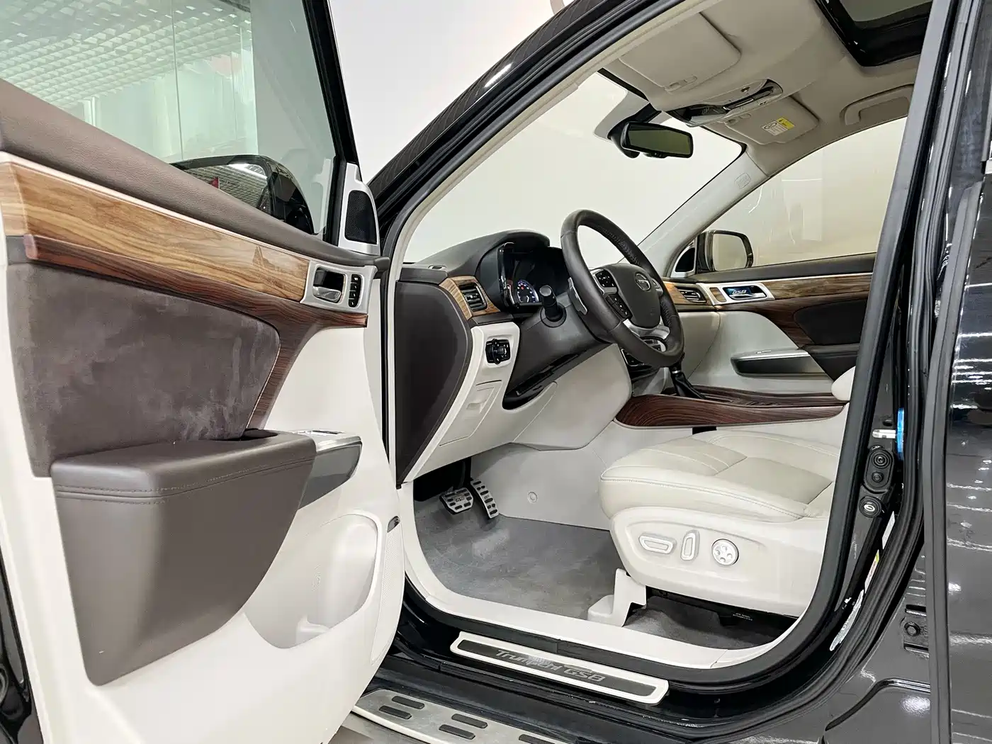 GAC Trumpchi Trumpchi GS8 2017 2017 320T 2WD Luxury Smart Connect (7-seater)