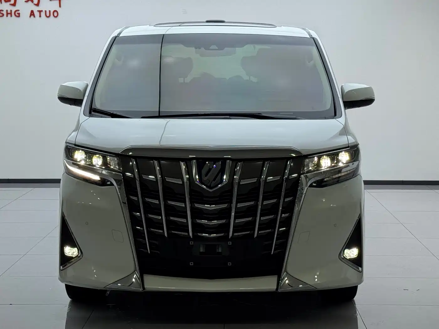 Toyota Alphard 2021 Hybrid 2.5L Premium фото 2