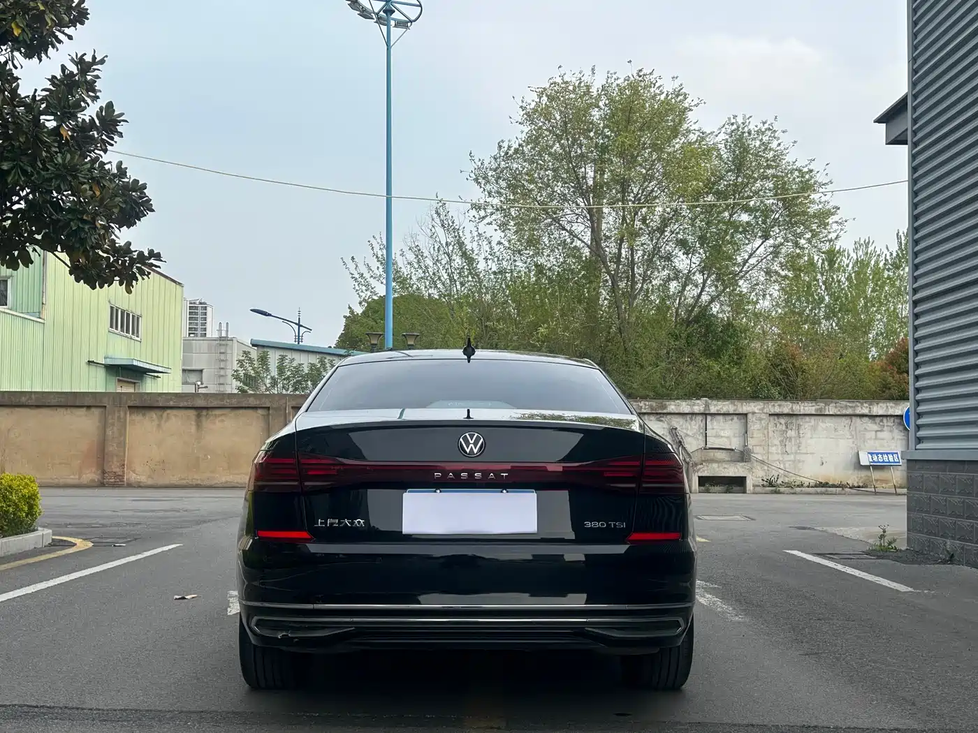 Volkswagen Passat 2024 380TSI Luxury фото 4