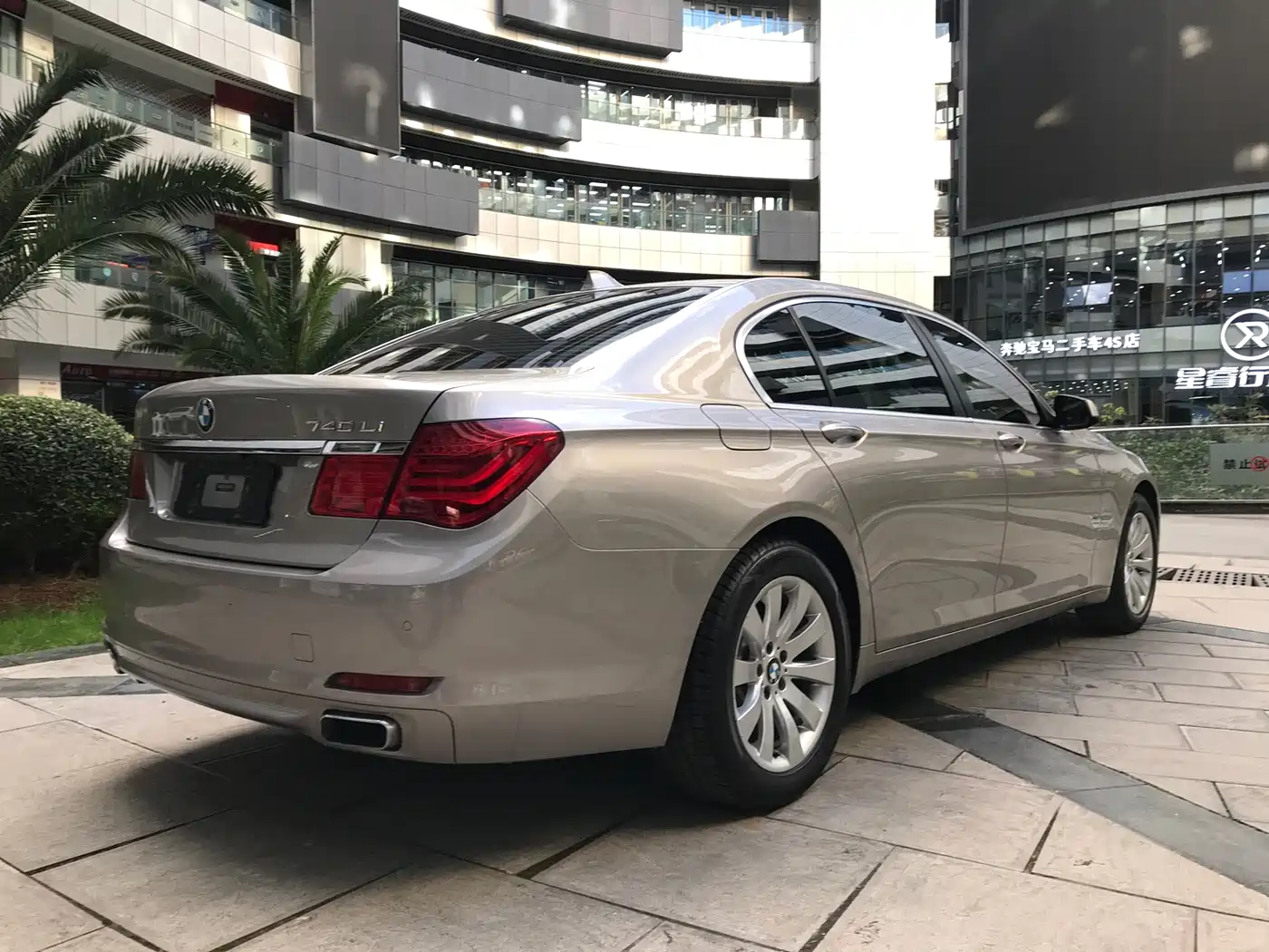 BMW 7 Series 2009 740Li Luxury фото 8