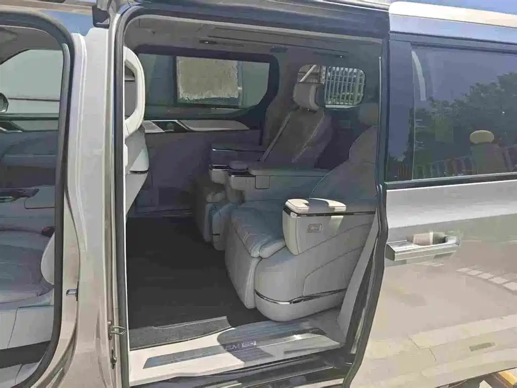 Volvo EM90 2024 2025 Ultra Six-Seater