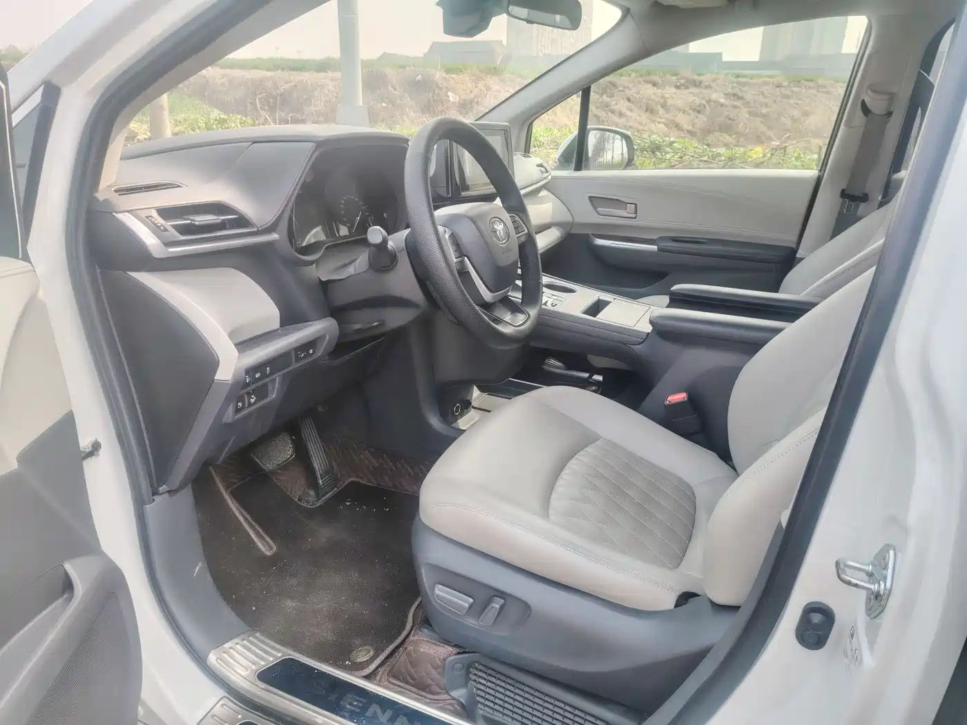 Toyota Sienna 2021 2.5L Hybrid Comfort Edition фото 10