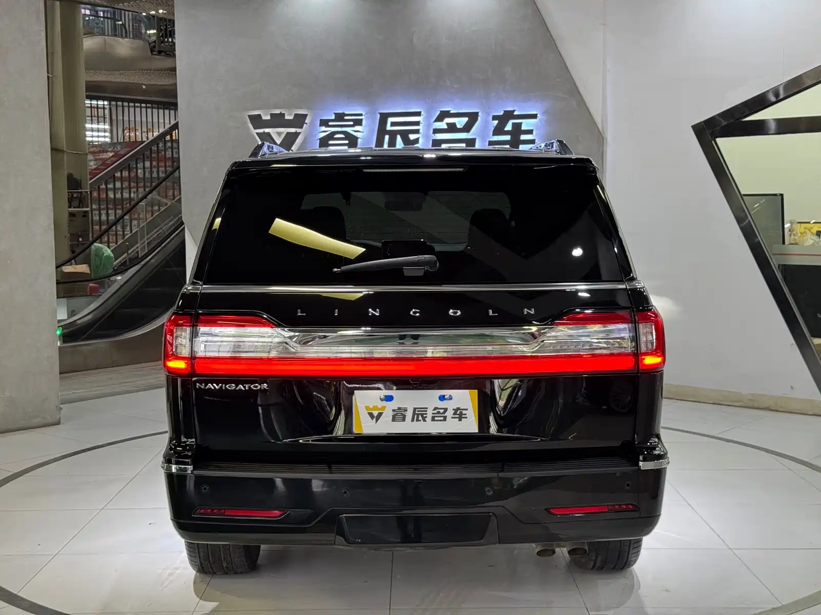 Фото 12 - Lincoln Navigator