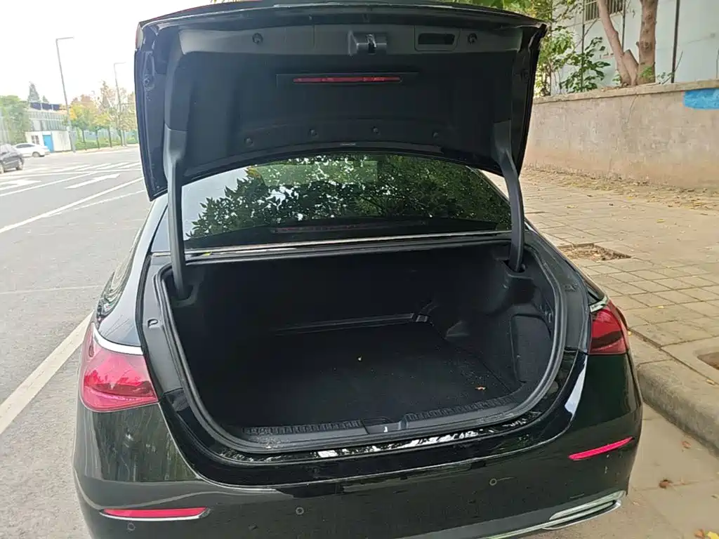 Photo 19 - Mercedes-Benz E-Class