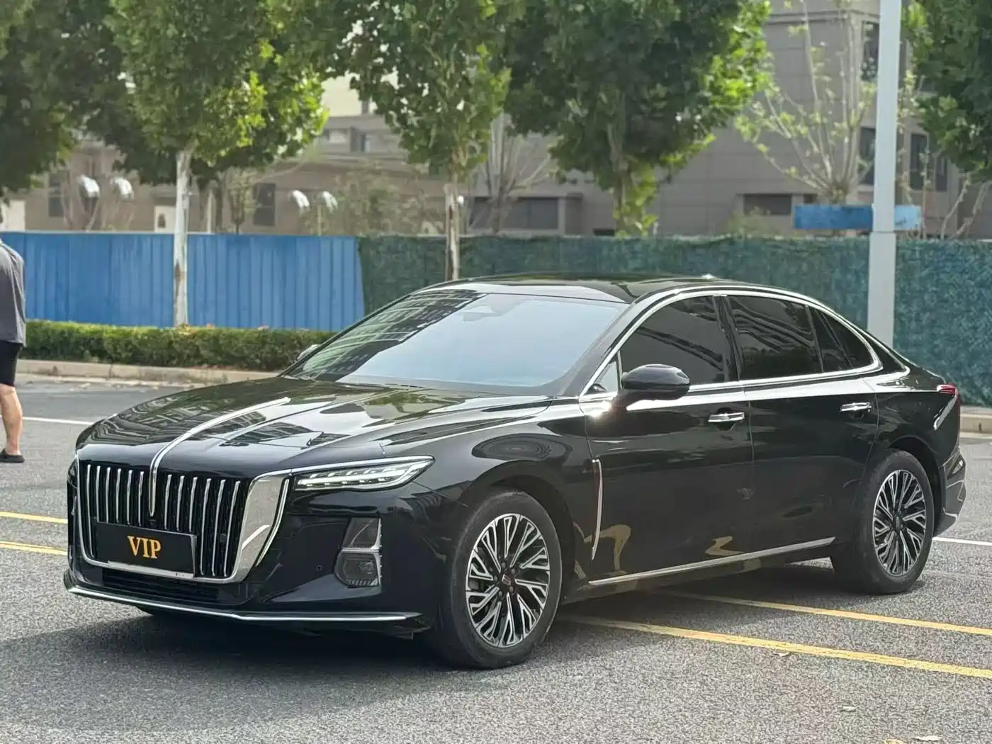 Фото 1 - Hongqi H5