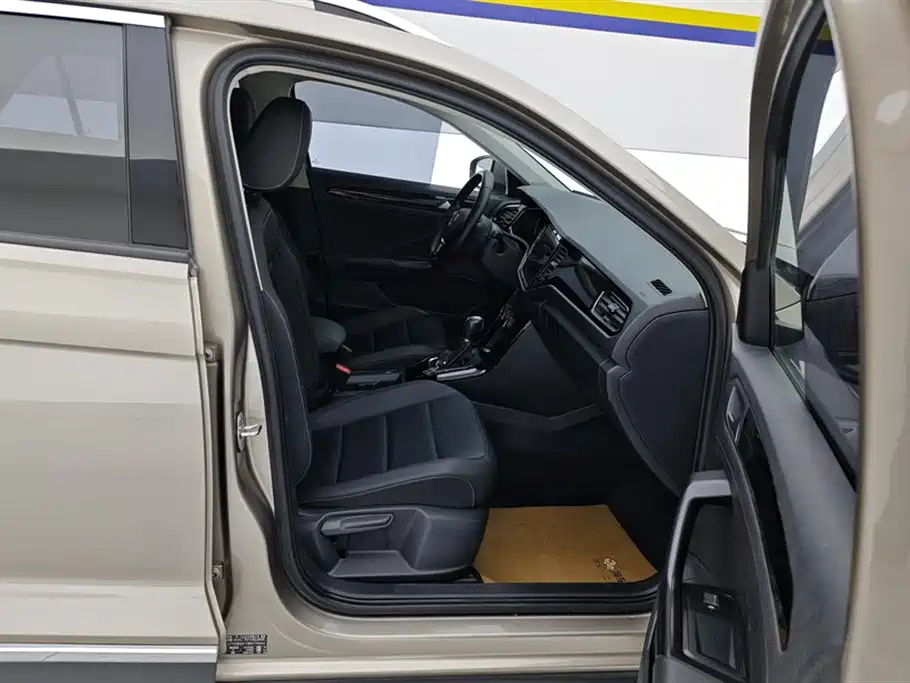 Фото 8 - Volkswagen T-ROC