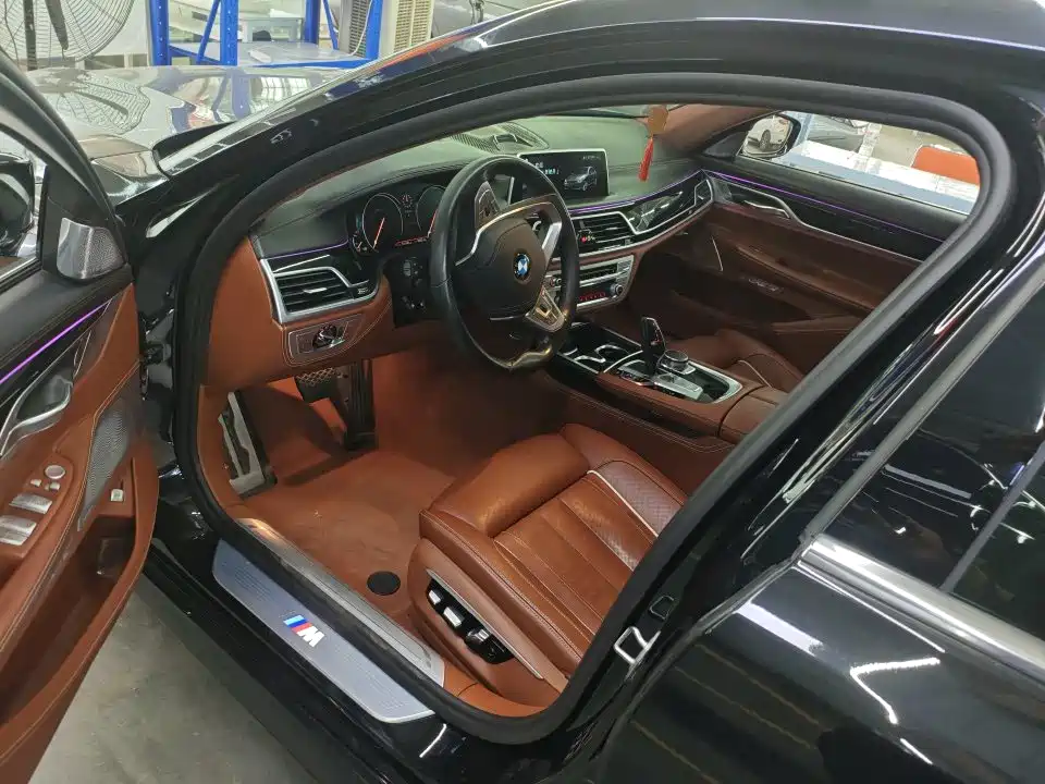 Photo 3 - BMW 7 Series