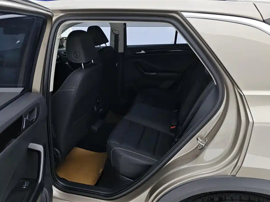 Фото 11 - Volkswagen T-ROC