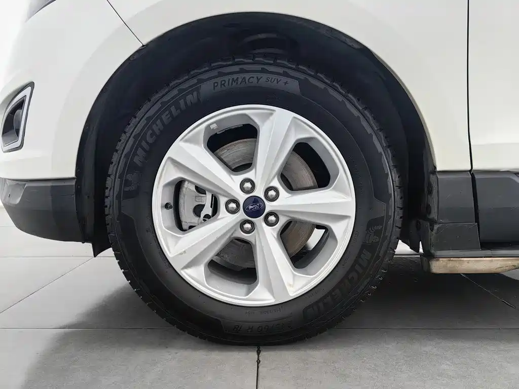 Фото 17 - Ford Edge