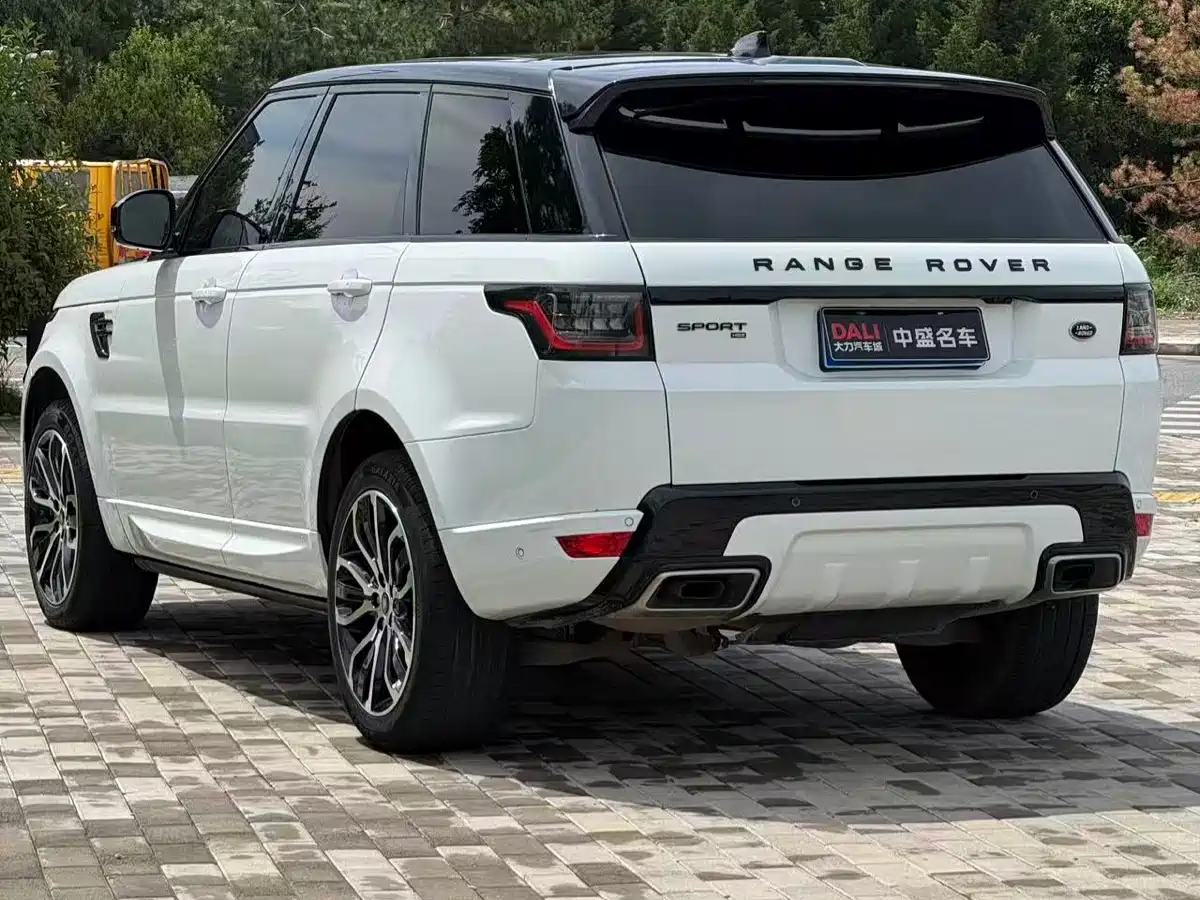 Land Rover Range Rover Sport 2021 3.0 L6 Gloss Black Edition фото 6