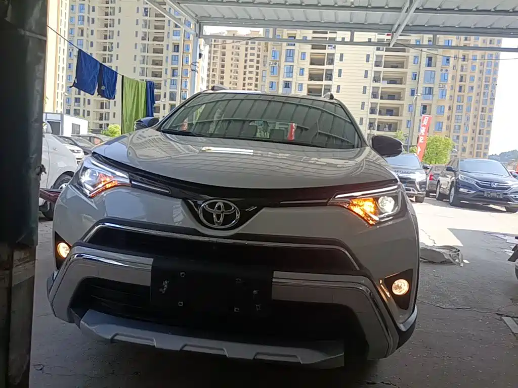 Toyota RAV4 Rongfang 2019 2.0L CVT 2WD Style X Limited Edition China VI фото 3