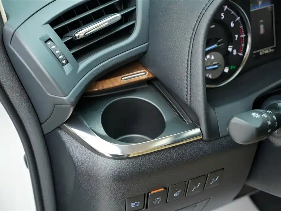 Toyota Alphard 2018 3.5L Premium фото 15