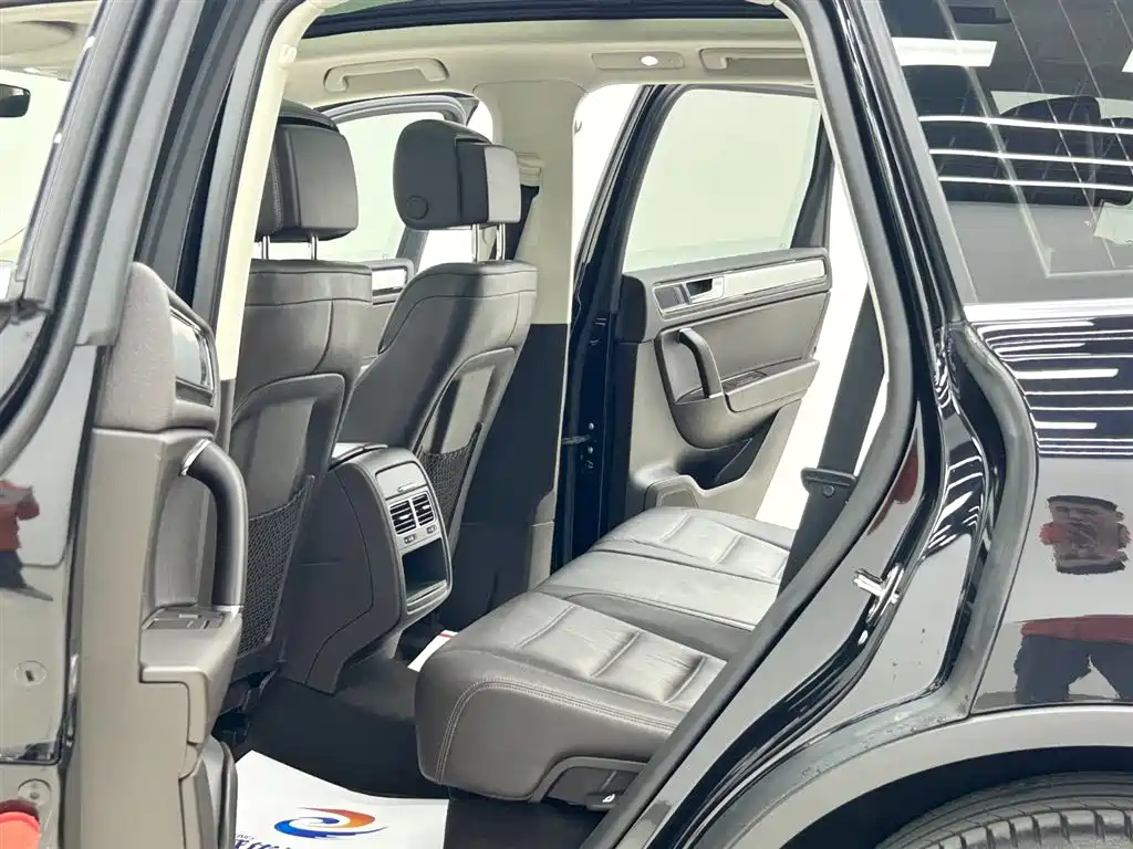 Volkswagen Touareg 2017 3.0TSI Explorer Edition фото 6