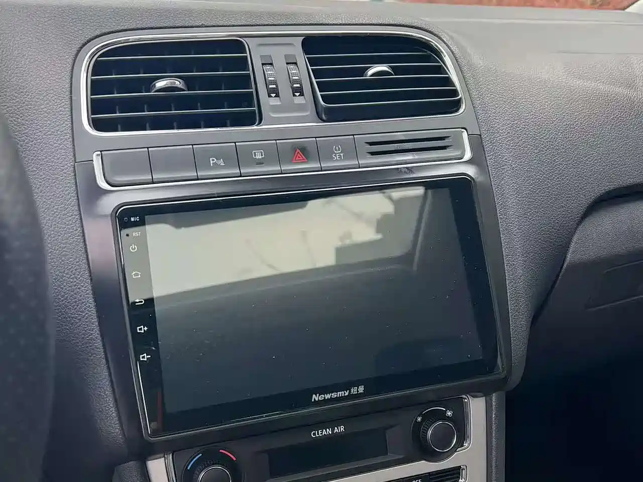 Volkswagen Polo 2016 1.6L Cross Polo Automatic фото 14
