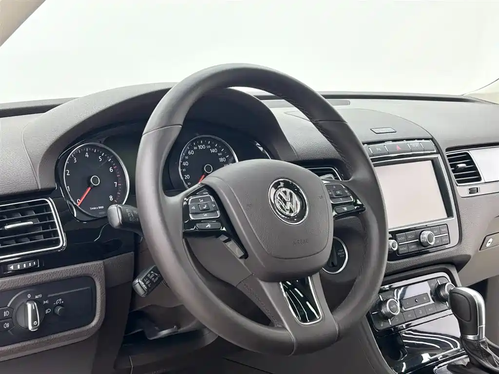 Volkswagen Touareg 2017 3.0TSI Explorer Edition фото 19