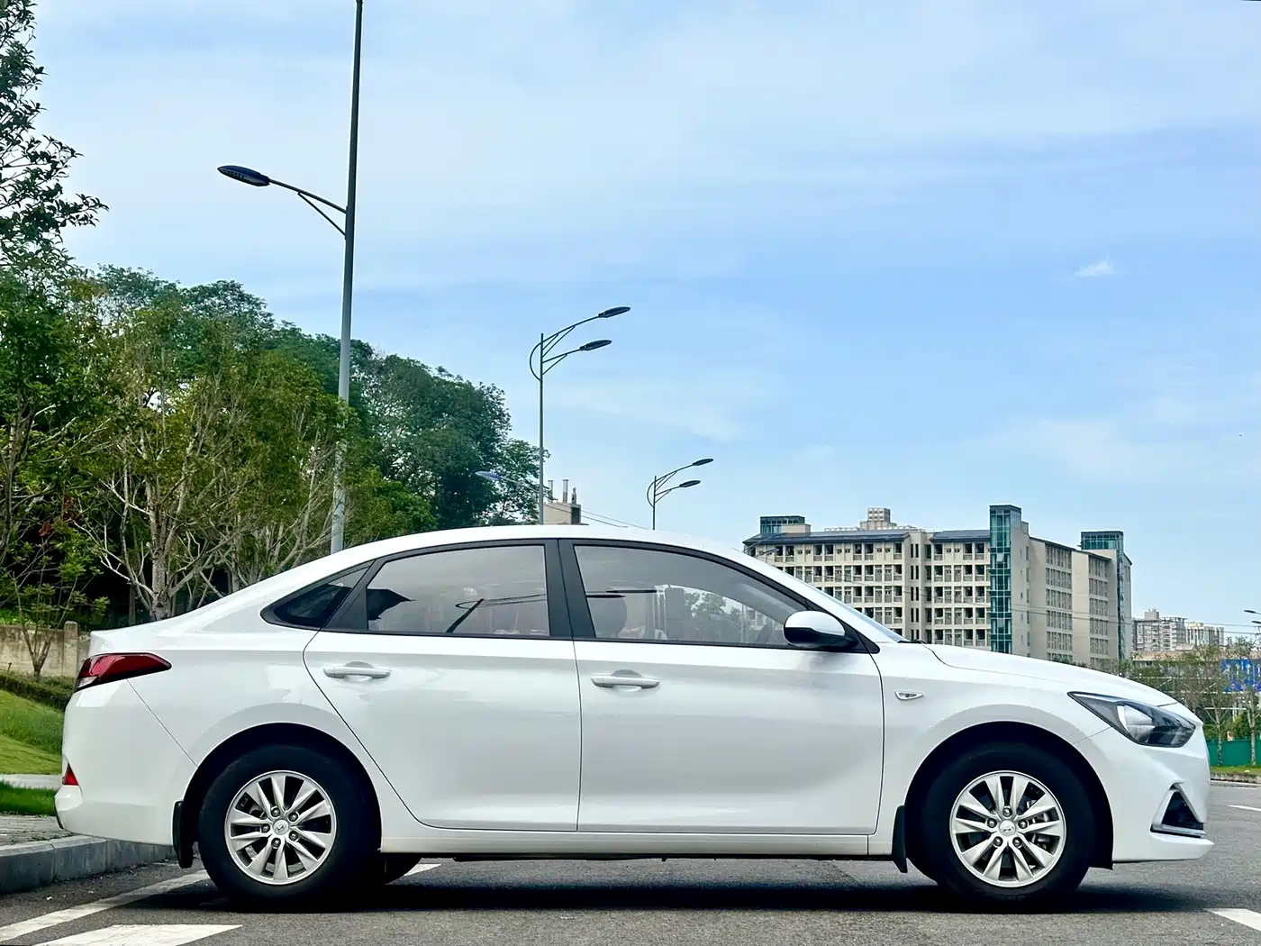 Hyundai Elantra 2018 1.6L Automatic Pleasing Edition GL China VI фото 4