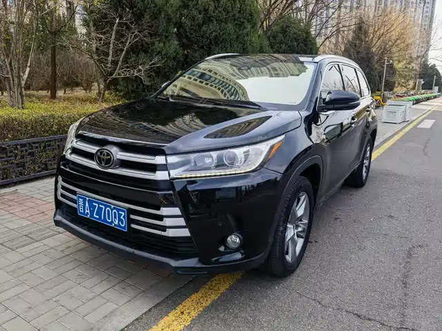 TOYOTA HIGHLANDER