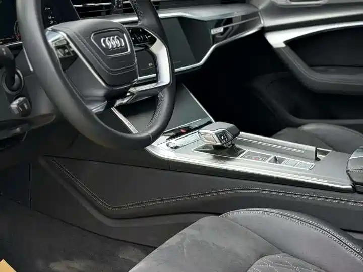 Audi A7L 2024 45 TFSI quattro Black Warrior Edition фото 7