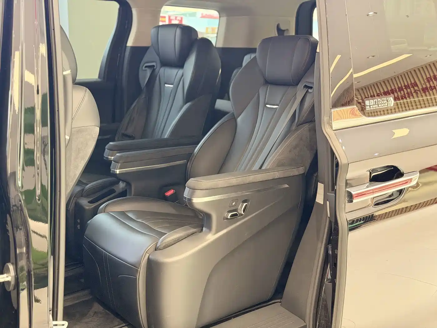 Hongqi HQ9 PHEV 2024 2024 Model 2.0T AWD Business Edition