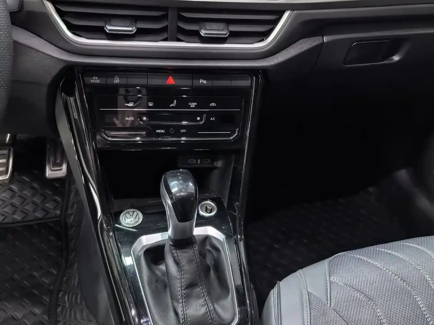 Volkswagen T-ROC 2025 300TSI DSG 2WD Dawn Edition фото 10