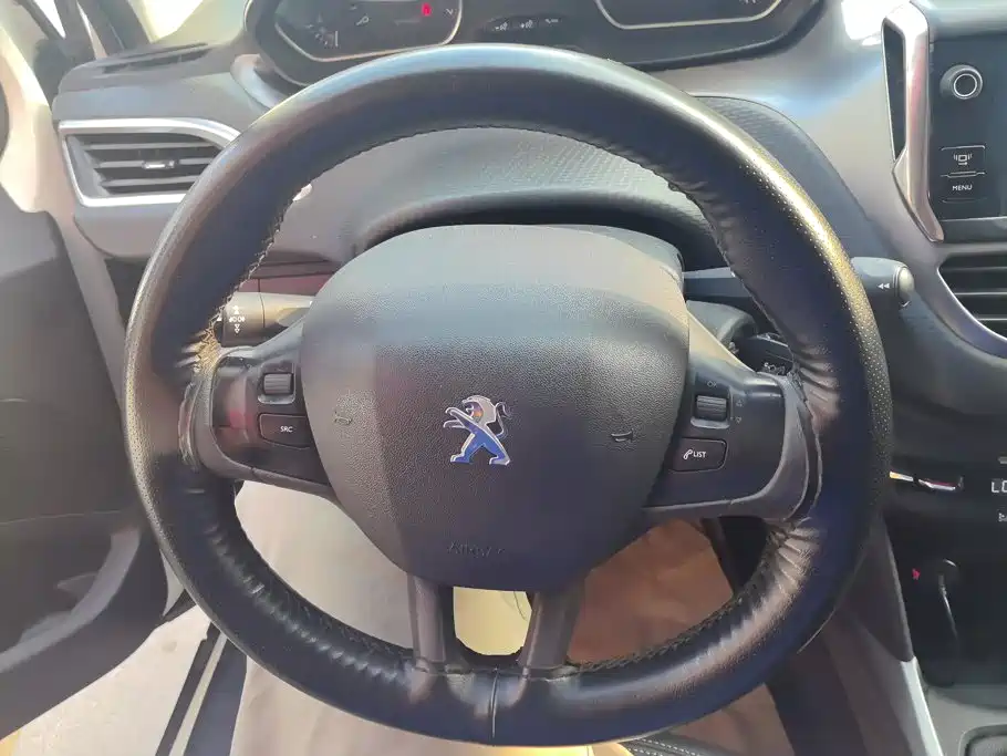 Peugeot 2008 2015 2014 1.6L Manual Fashion Edition