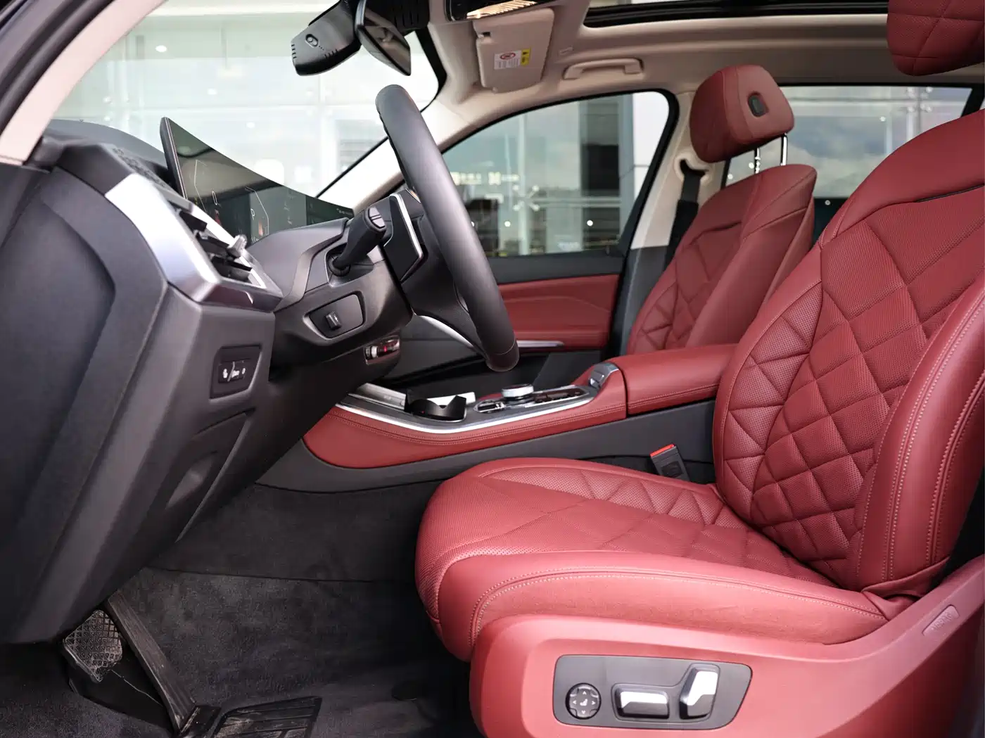 BMW X5 2025 Model xDrive 30Li M Sport Blackout Package фото 9